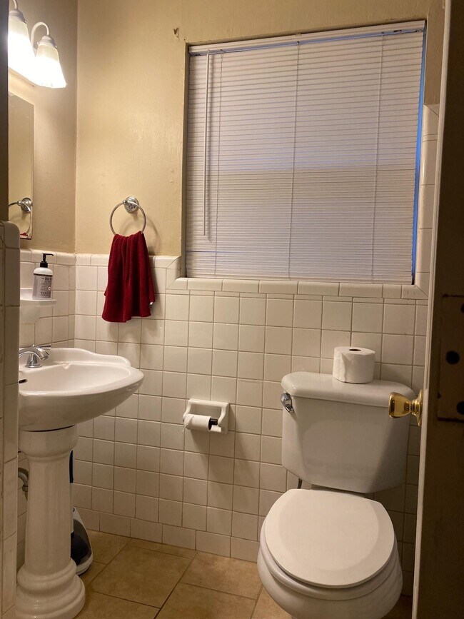 Building Photo - 1106 Sandringham Dr