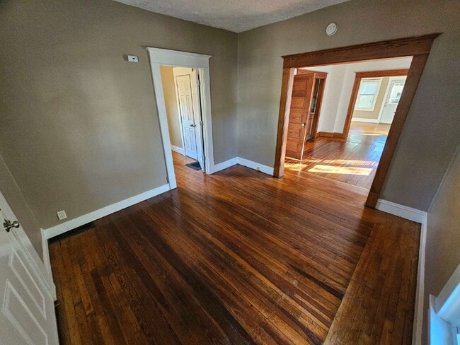 Building Photo - Cute and Cozy Main Level 2 Bedroom 1.5 Bath