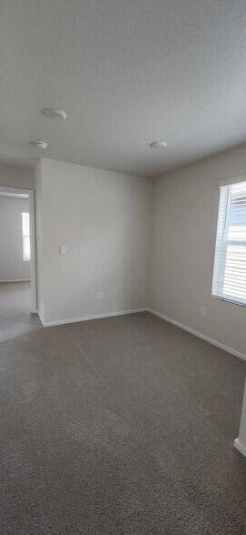 Building Photo - 2215 Livesay Ln