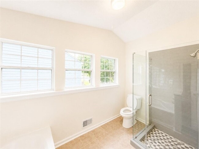 Building Photo - 2095 Glynmoore Dr