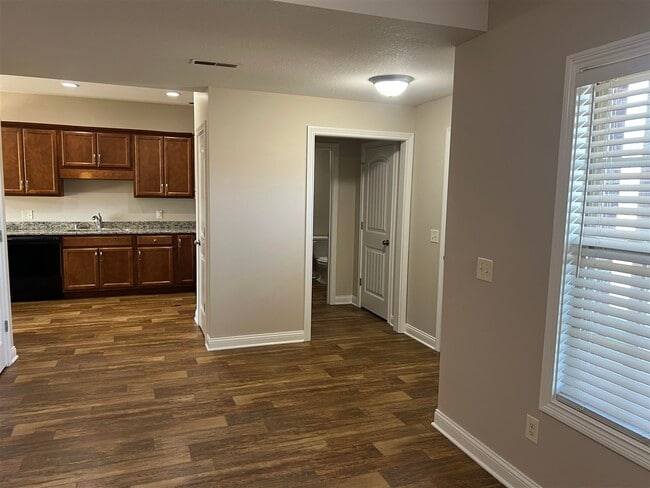 Building Photo - 593 Springfield Blvd