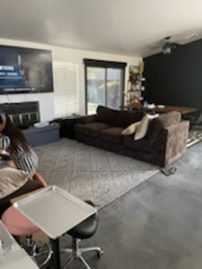 Building Photo - Great 3 Bed 2 Bath Home for Rent in Pinewood Neighborhood!!!