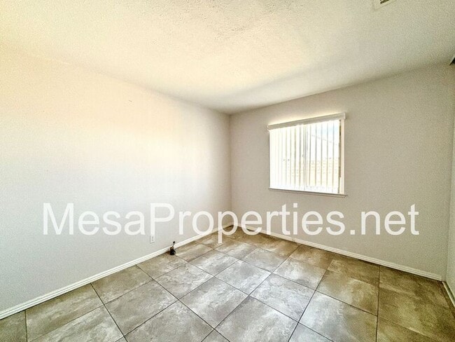 Building Photo - 18390 Mead Ln