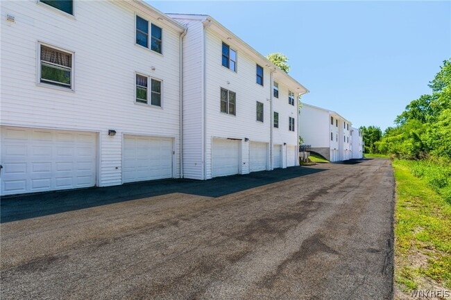Building Photo - 990 Hopkins Rd