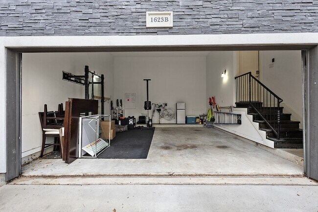 Building Photo - 1623 W 23rd St