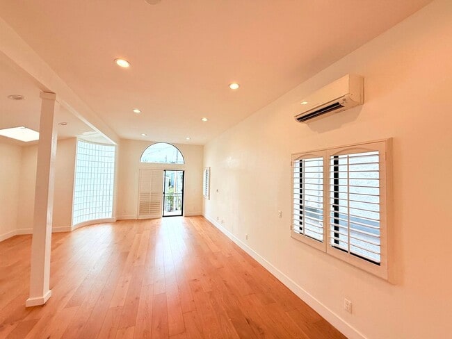 Building Photo - Fantastic 2-Story Home 3 bed 2.5 bath with backyard in Prime Golden Hills-Redondo Beach