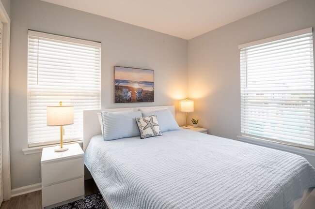 Building Photo - FURNISHED OFF-SEASON MONTHLY RENTAL - AVAILABLE MID-SEPT '27
