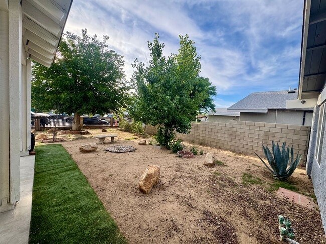 Building Photo - Beautiful 4 bedroom in West Lancaster