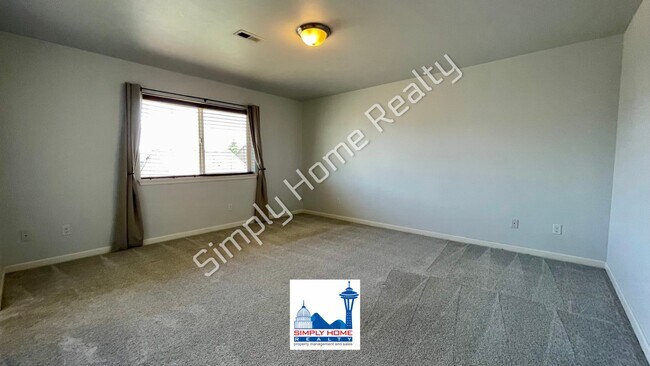 Building Photo - Welcome to this Spacious 4 bedroom, 3.5 bath Home in the Heart of Yelm!
