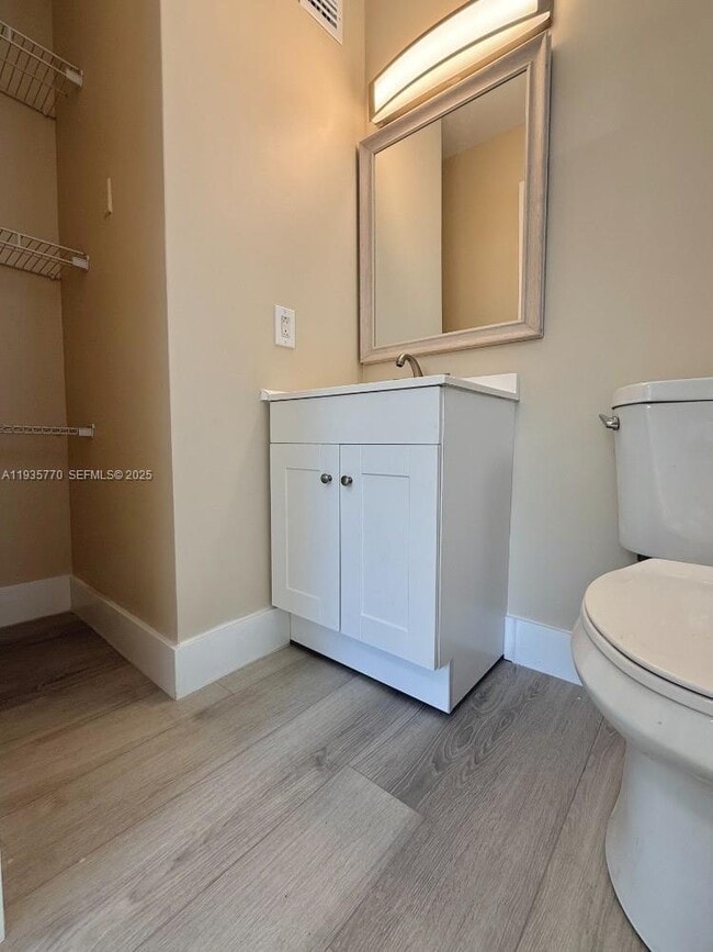 Building Photo - 716 NE 7th St