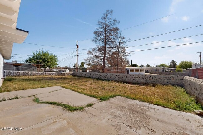 Building Photo - 10370 Kellogg St