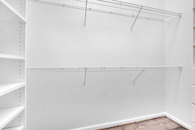 Building Photo - 8597 Via Brilliante