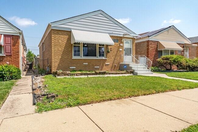 Building Photo - 4507 S Leamington Ave
