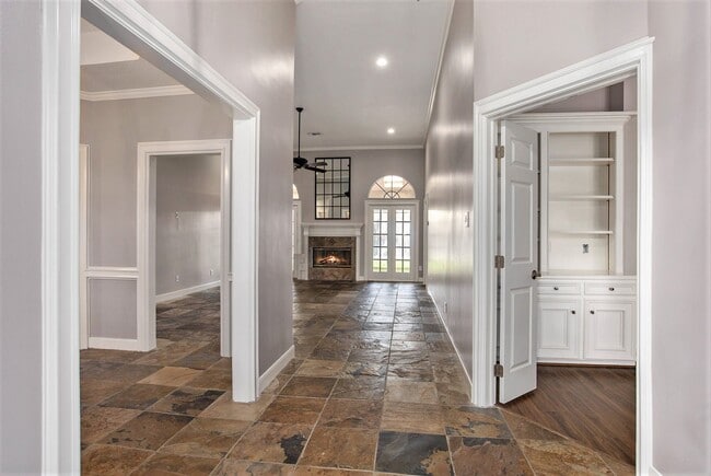 Building Photo - 6622 Prairie Dunes Dr