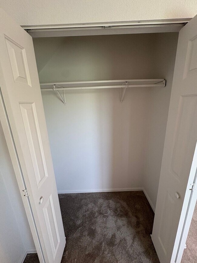 Building Photo - Fully Renovated 3 Bed 2.5 Bath Townhome w/ 1 Car Garage & Yard!