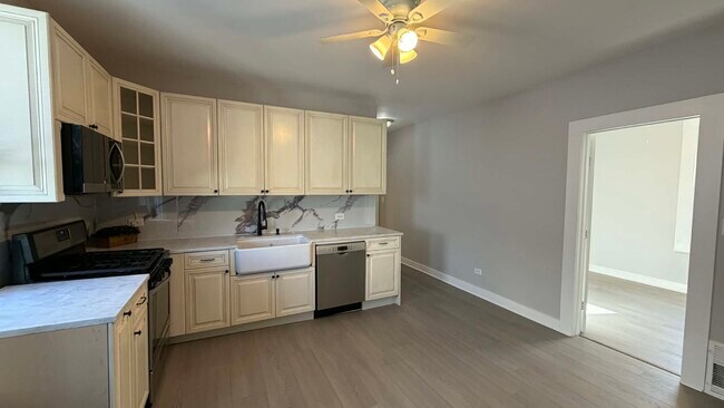 Building Photo - 2324 Clarence Ave