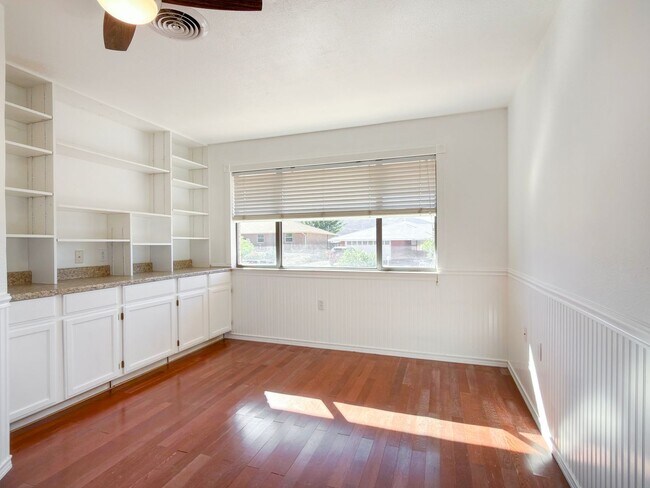 Building Photo - Roomy 5 Bedroom Home with Solar Panels