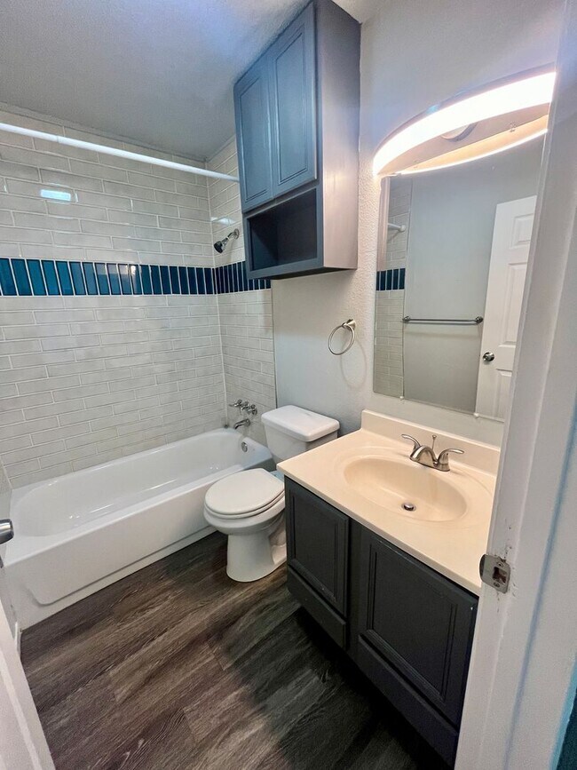 Building Photo - 3 Bedroom 2 Bath~ Close to Fort Sam!