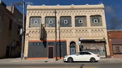 Building Photo - 24 N Pulaski Rd