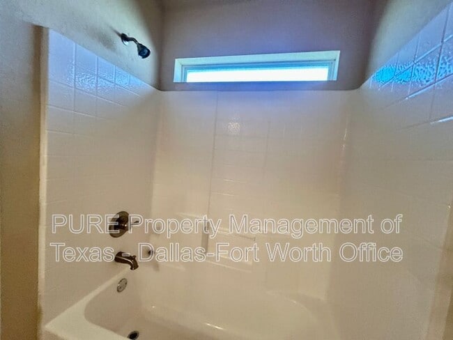 Building Photo - 208 W Franklin Ave