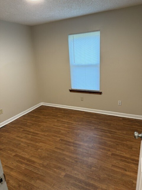 Building Photo - 1003 Clearmont Dr