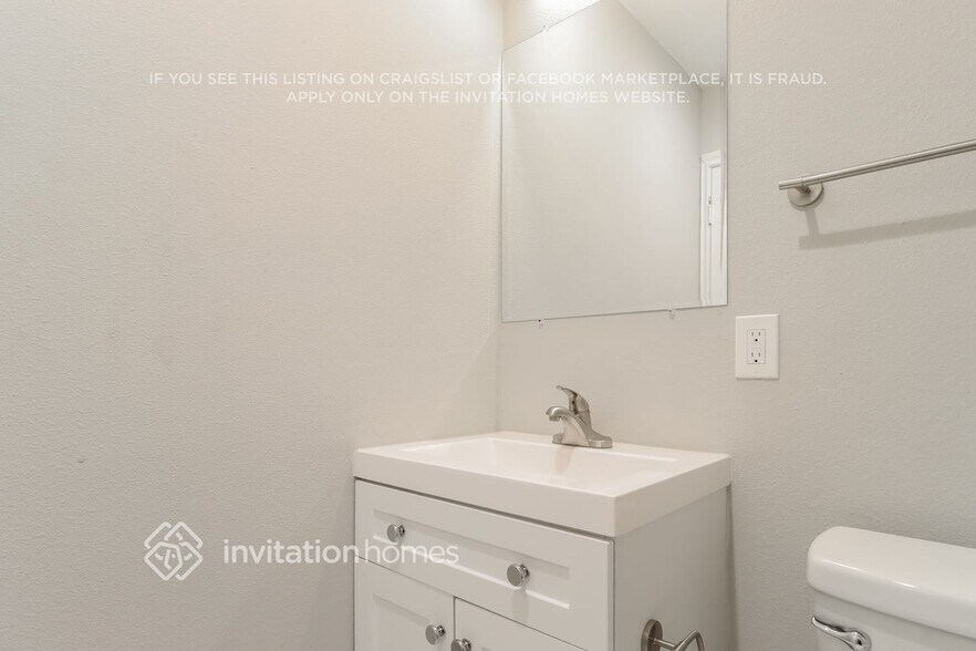 Building Photo - 425 Birchwood Dr