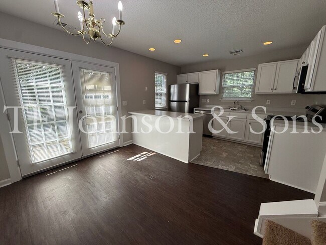 Building Photo - 3355 Kensington Pl