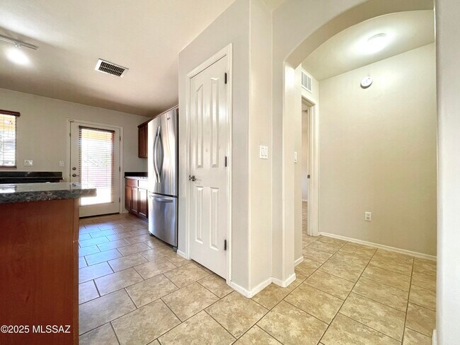 Building Photo - 11889 W Heyburn Dr
