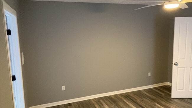 Building Photo - 105 S Irwin St