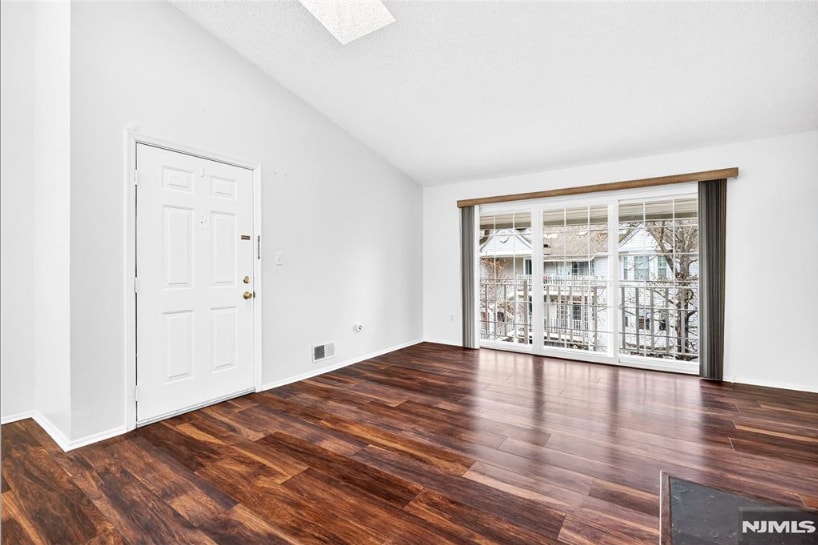 Building Photo - 556 Holly Ct