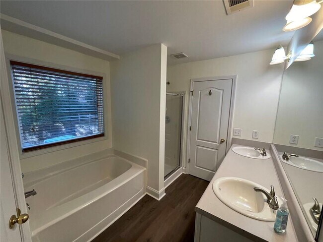 Building Photo - 166 Cove Hill