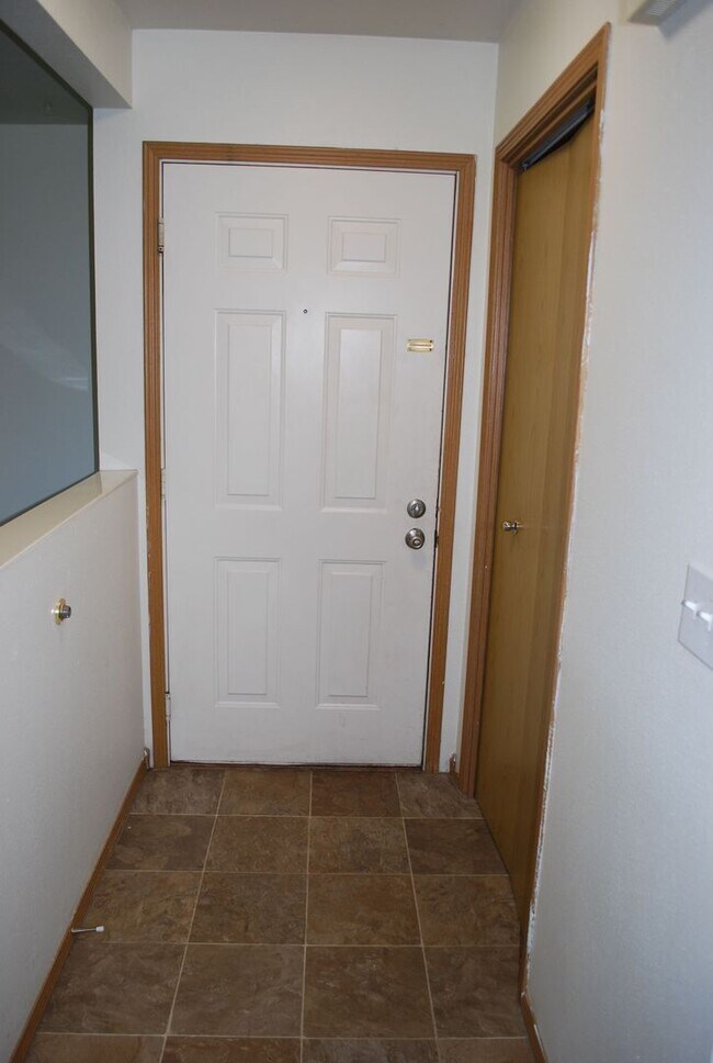 Building Photo - 1716 S Eagleson Rd