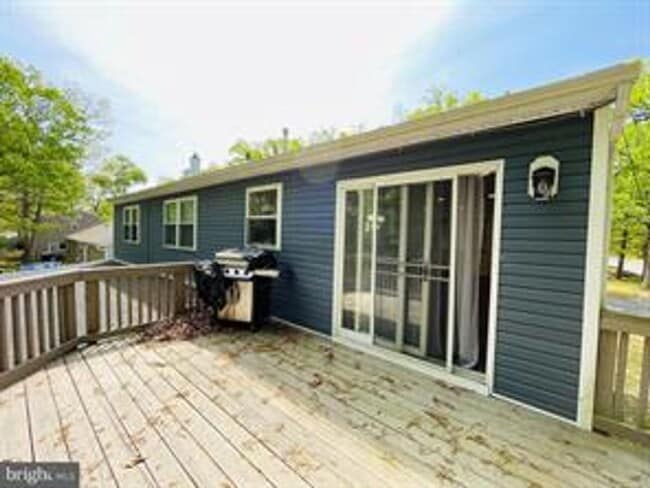 Building Photo - Modern 4 bedroom with fenced backyard