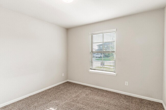 Building Photo - 7558 Highland Chase Dr