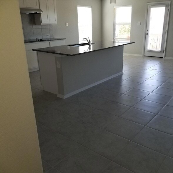 Building Photo - 6604 Alta Vista Dr