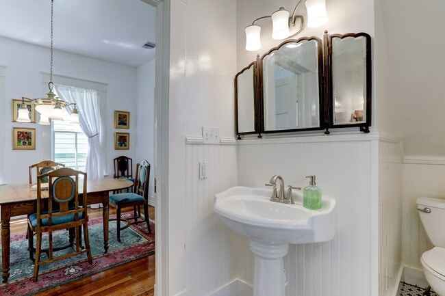 Building Photo - 1221 Sealy Ave