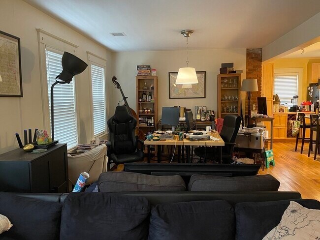 Primary Photo - 158 Hampshire St