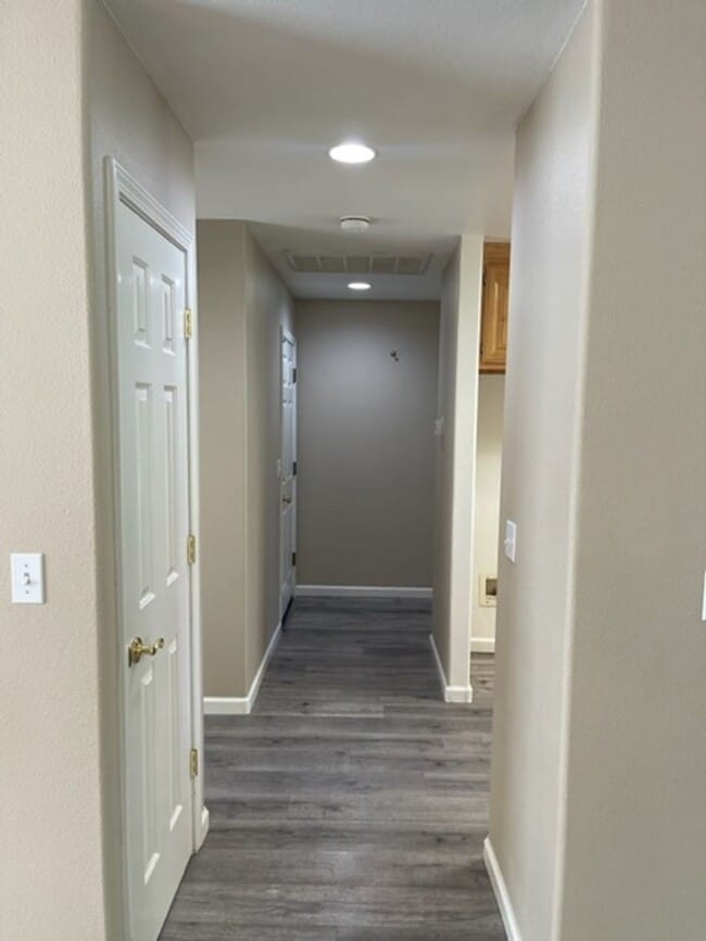 Building Photo - Home on Palo Cedro Golf Course!