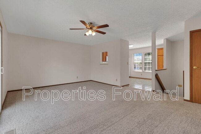 Building Photo - 2246 Shirlene Dr