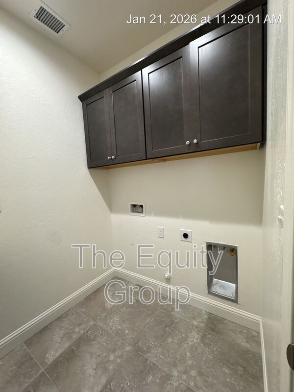 Building Photo - 1829 W Prescott Ave