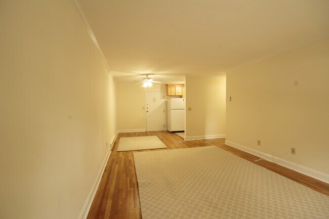 Building Photo - 637 Cove Rd