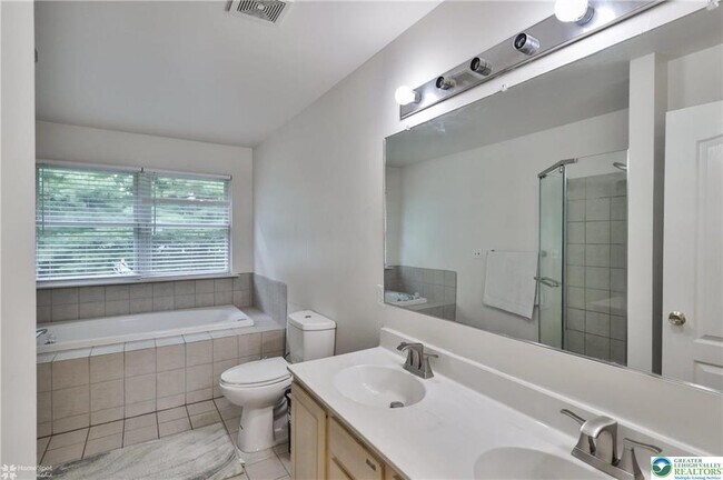 Building Photo - 204 Ridings Cir