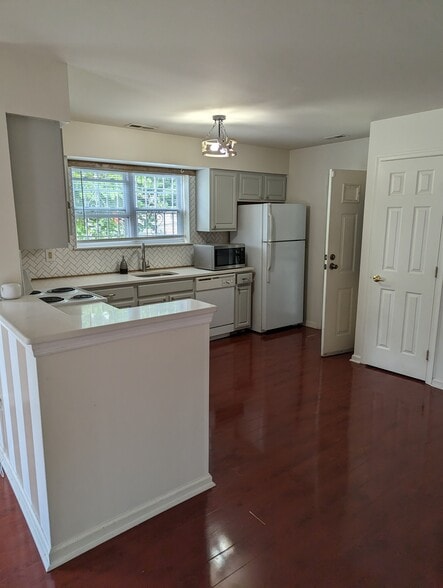 Kitchen 1 - 631 N 44th St