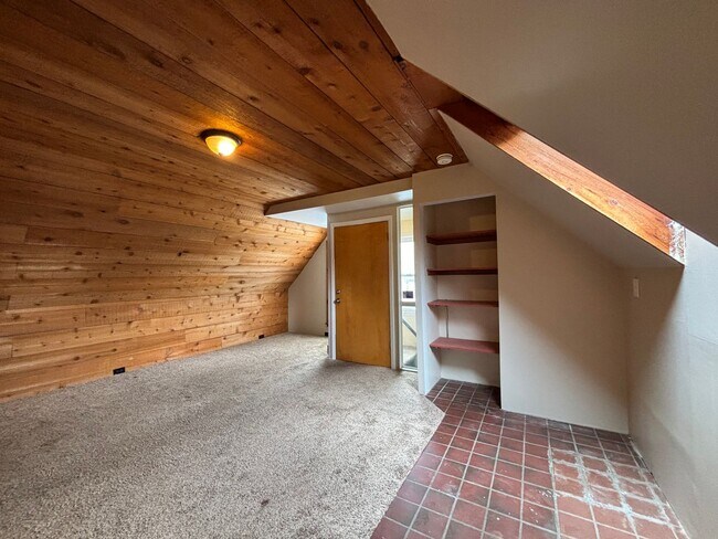 Building Photo - 27 Vick Park B