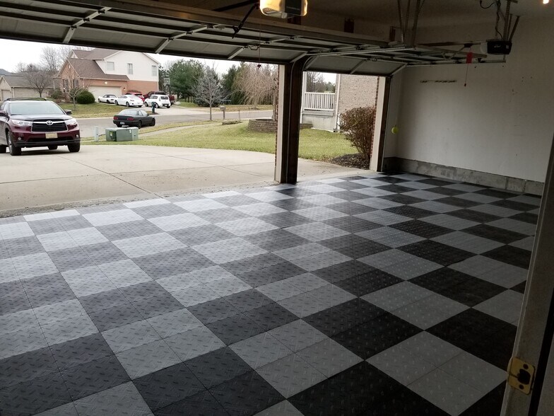 Building Photo - 6553 Clearview Lake Dr