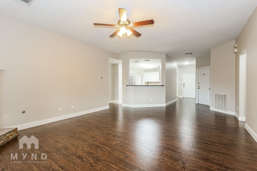 Building Photo - 12035 Thornecrest Dr