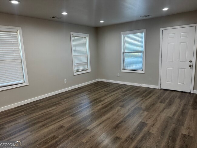 Building Photo - 324 Adams St