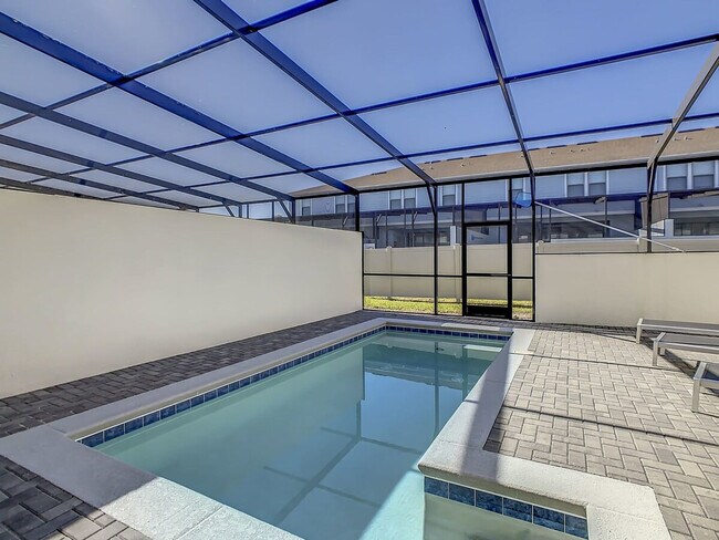 Building Photo - 2404 Tangier Dr