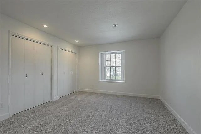Master bed - 1131 NE Oak Tree Dr