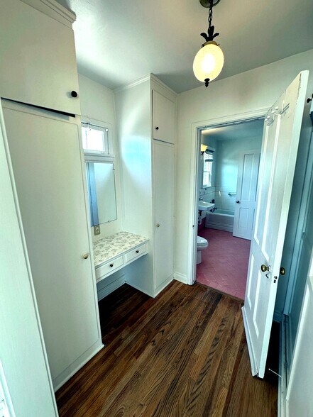 Building Photo - 10847 Balboa Blvd